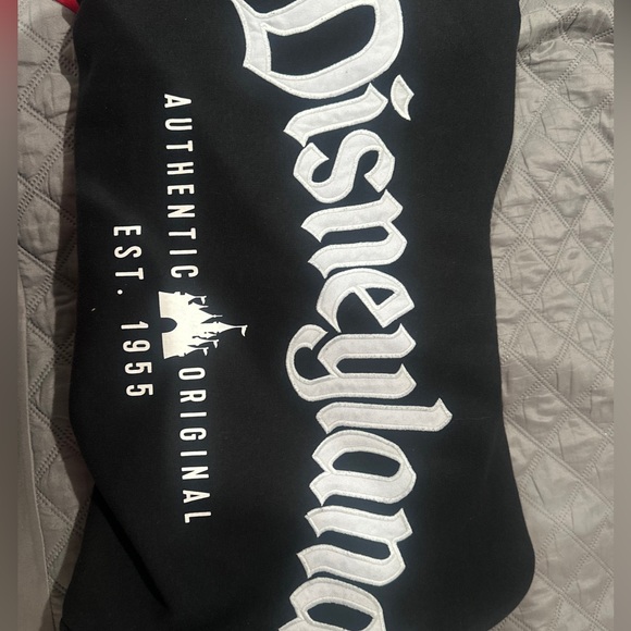 2023 DISNEYLAND VINTAGE AUTHENTIC ORIGINAL ZIPPED BLACK HOODIE - Picture 2 of 2